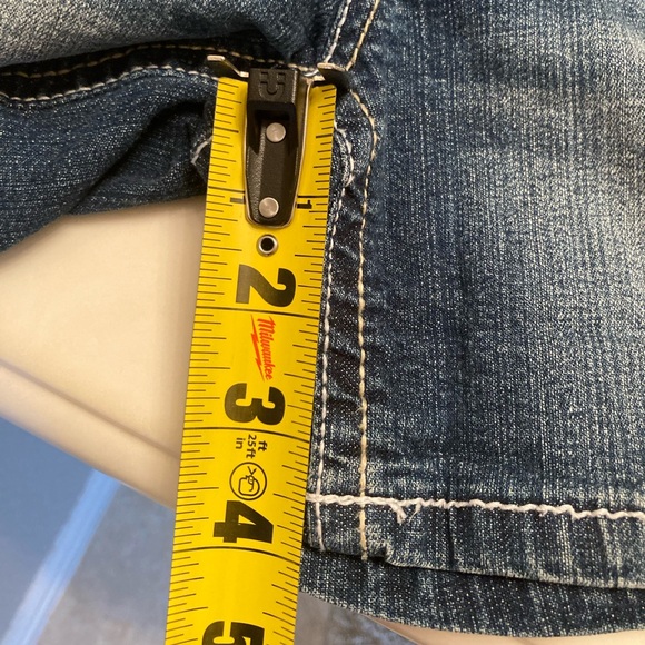 Myth of Jade denim stretchy shorts with thread details - Picture 9 of 9